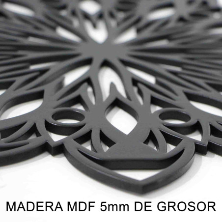 MANDALA A CÉU ABERTO M52 COR PRETA 60X60 CM, PINTURA DE SILHUETAS FEITA À MÃO.